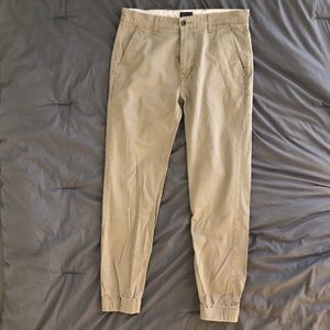 Levi’s Chino Joggers in Khaki
